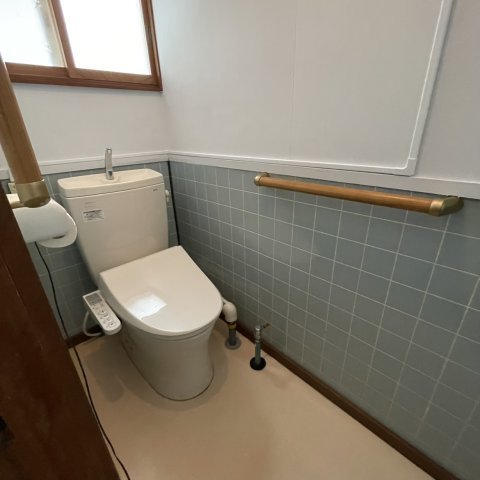 室蘭市日の出町2丁目8-18戸建のトイレ