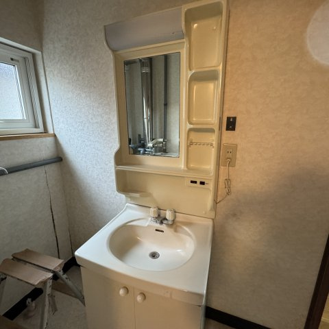 室蘭市日の出町2丁目8-18の独立洗面台