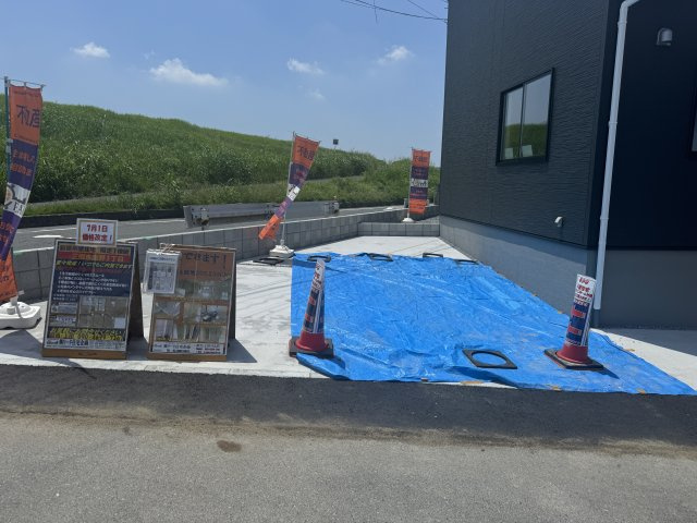 三郷市鷹野１丁目新築戸建【八木郷小学校：9分】の駐車場|駐車スペース完備