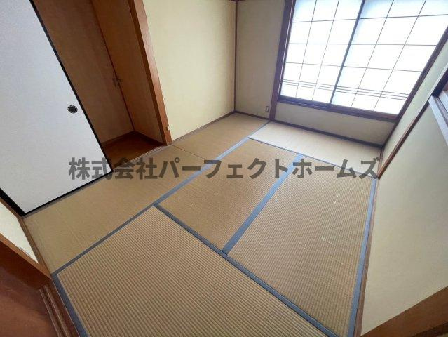 高柳6丁目ガレージハウス　の和室|柔らかい畳が心地よい和室