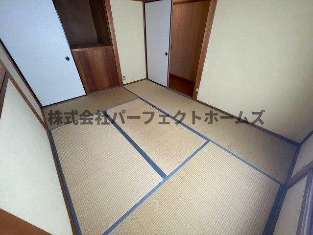 高柳6丁目ガレージハウス　の和室|畳の上でゆっくりとくつろげる和室です