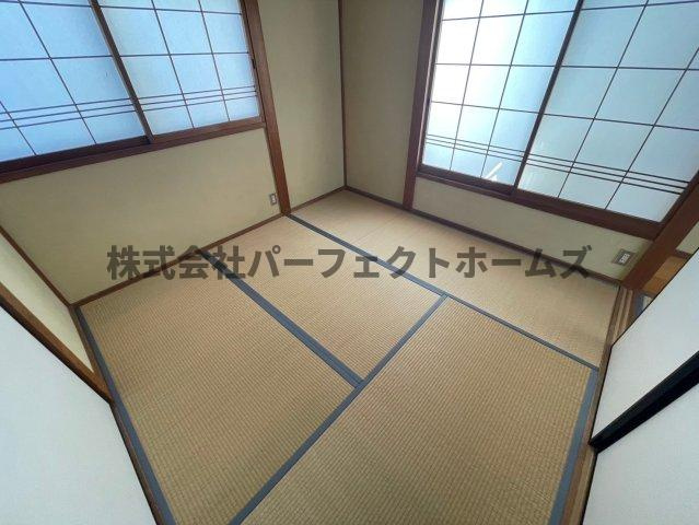 高柳6丁目ガレージハウス　の和室|畳の上でゆっくりとくつろげる和室です