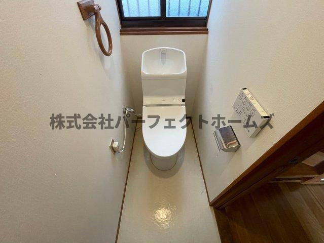 高柳6丁目ガレージハウス　のトイレ|落ち着いた色調のトイレです