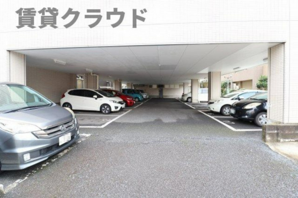 山善ビルの駐車場|駐車場があるので、車を買う予定の方も安心です