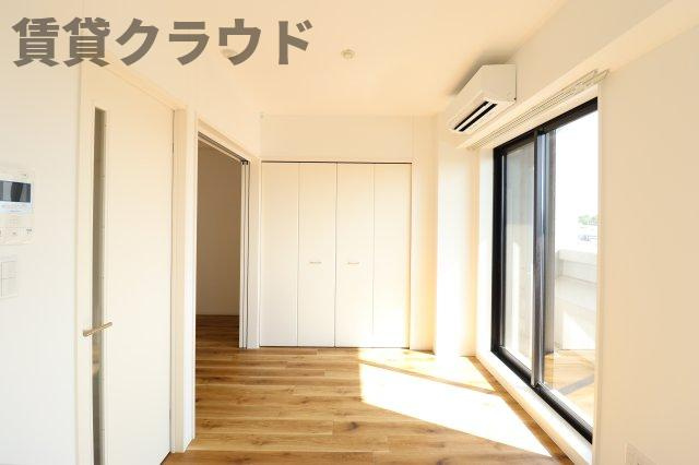 C-126の居間・リビング|落ち着いて過ごせるお部屋なので、寝室にいかがでしょうか