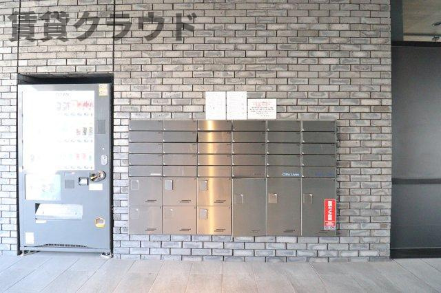 C-126のロビー|宅配ボックスがあると、自分の時間を有効活用できますね！