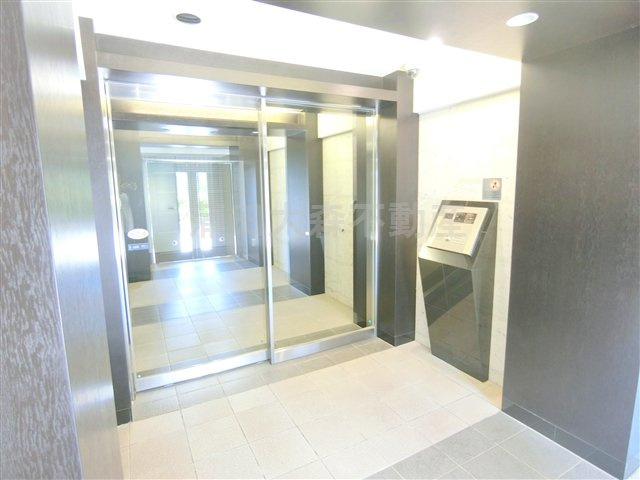 メインステージ蒲田Ⅶアイディアルのエントランス|防犯カメラTVモニター付オートロック宅配BOXメールBOX管理人室　エントランス