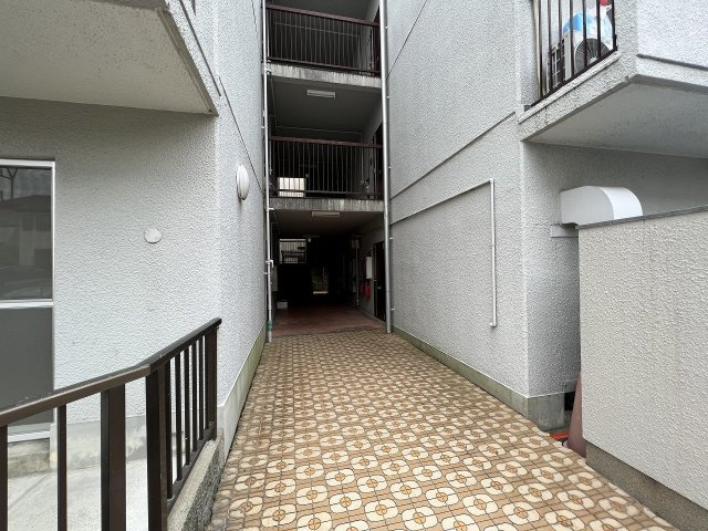 相互マンションのエントランス