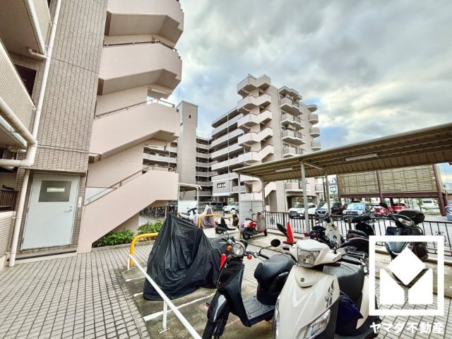 ローレルコート宇治木幡の駐輪場
