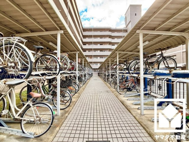 ローレルコート宇治木幡の駐輪場