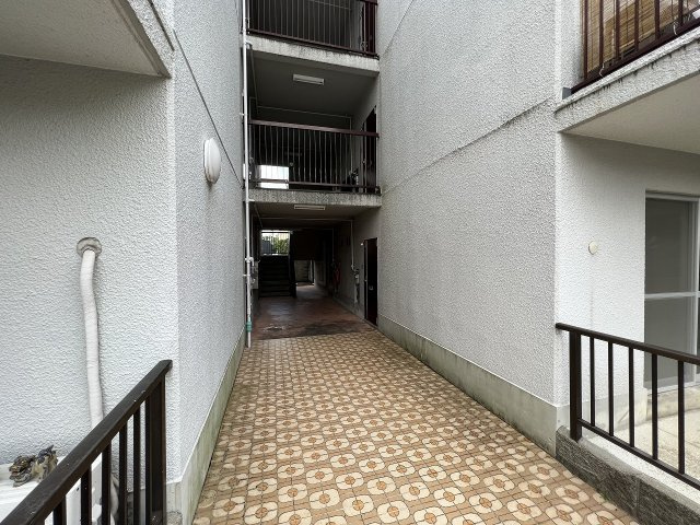 相互マンションのエントランス