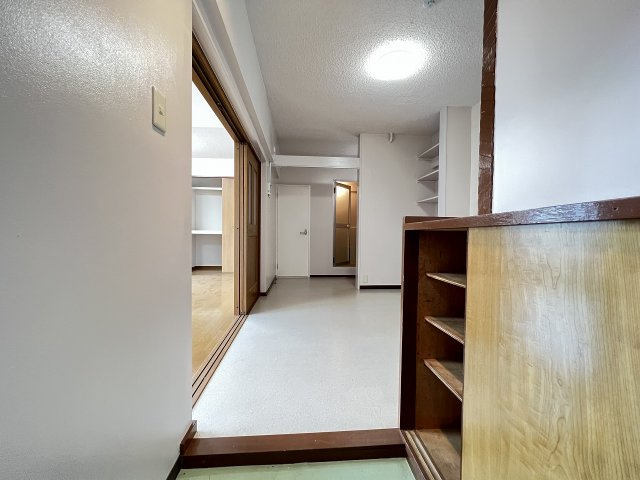 相互マンションの玄関