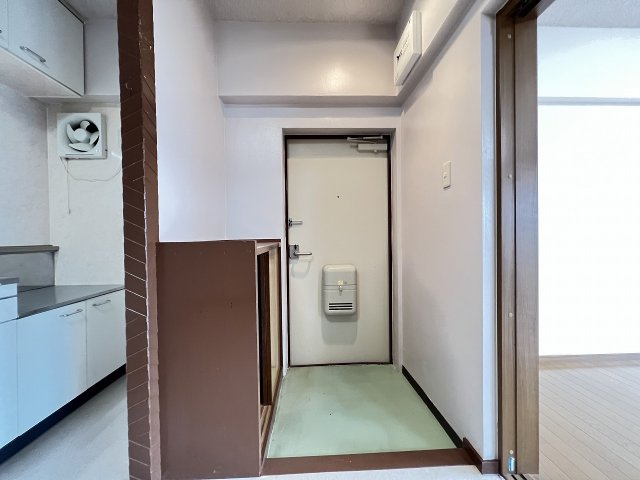 相互マンションの玄関