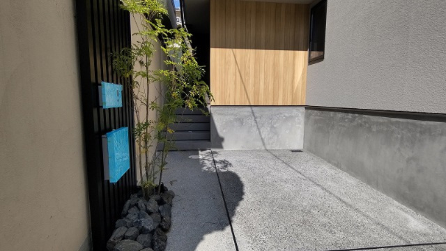箕面市桜２丁目の新築一戸建の駐車場|カースペース