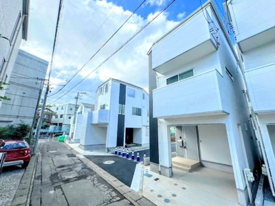 【前面道路含む現地写真】 | ◇◆武蔵新城新築全4棟　B号棟◆◇ | ◆前面道路も幅員があり車の運転も安心！前面道路は閑静な住宅地。車通りの少ない道路です。お子様にも安心です。