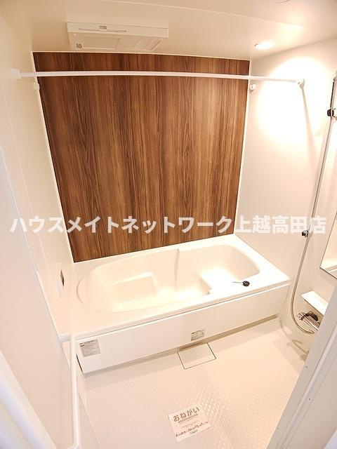 ヴィラ　シャングリラ高田　Ｂの浴室|浴室1坪（追焚機能付）
