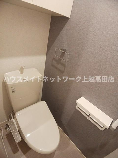 ヴィラ　シャングリラ高田　Ｂのトイレ|温水洗浄暖房便座