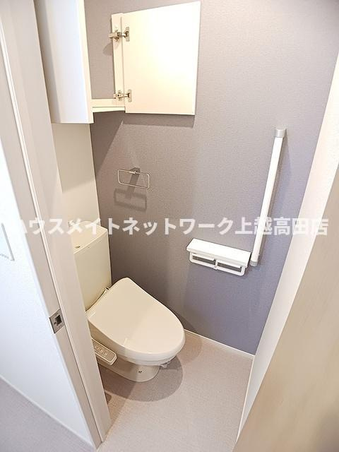 ヴィラ　シャングリラ高田　Ｂのトイレ|温水洗浄暖房便座