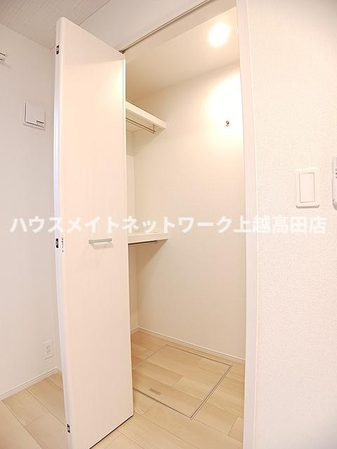 ヴィラ　シャングリラ高田　Ｂの収納|ウォークインクローゼット（洋室6.1帖）