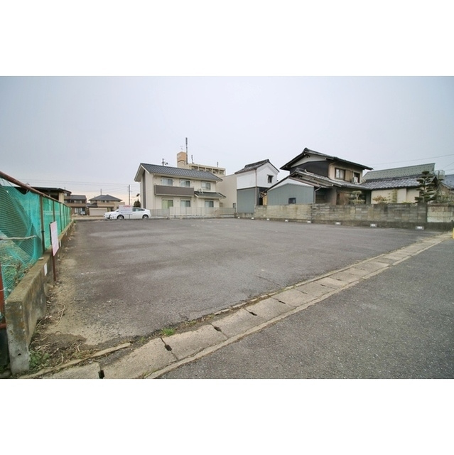 岐阜市六条北３丁目の駐車場の外観