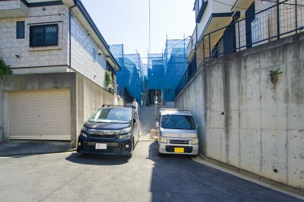 横浜市中区西竹之丸の新築一戸建の前面道路含む現地写真|現在建築中の為、同仕様物件もご案内をさせて頂きます。
お車でご自宅まで送迎承ります。