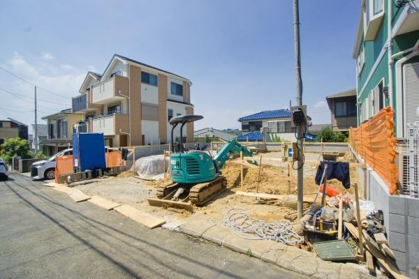 横浜市保土ケ谷区狩場町の新築一戸建の前面道路含む現地写真|現在建築中の為、同仕様物件もご案内をさせて頂きます。
お車でご自宅まで送迎承ります。
