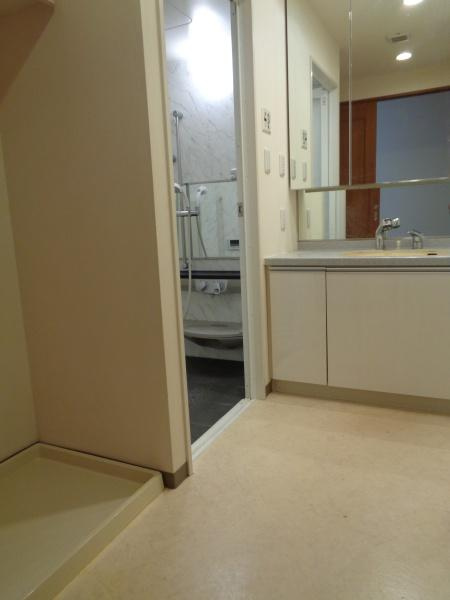 ロイヤルガーデン西浜の独立洗面台