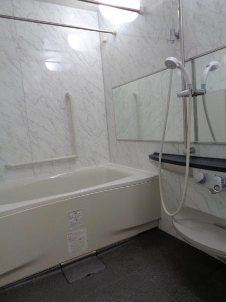 ロイヤルガーデン西浜の浴室