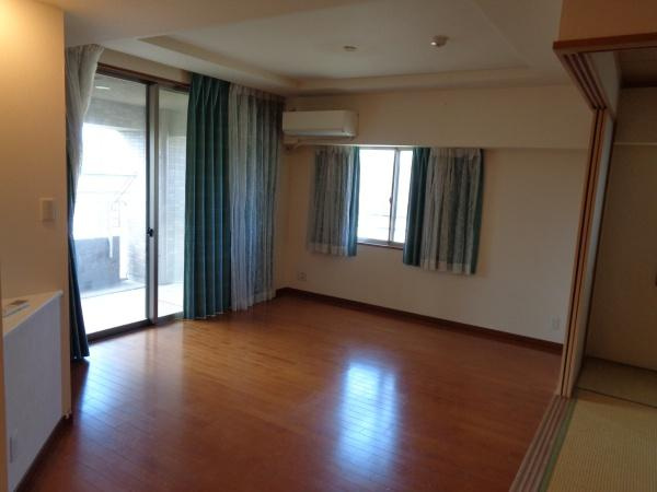 ロイヤルガーデン西浜の居間・リビング