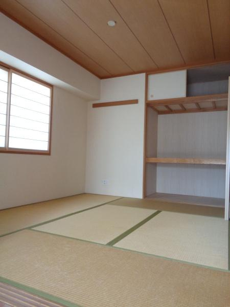 ロイヤルガーデン西浜の和室