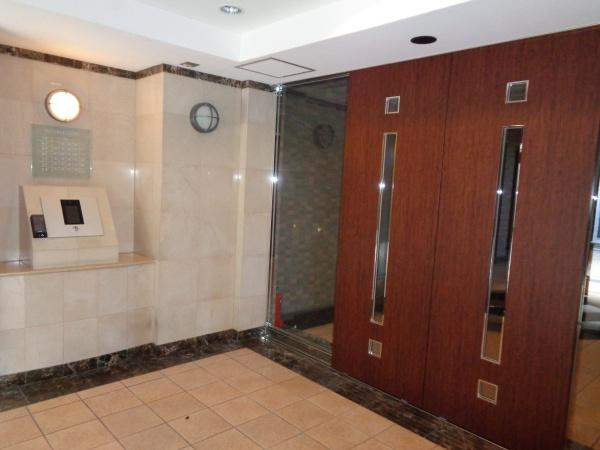 ロイヤルガーデン西浜のエントランス