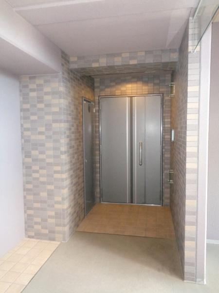 ロイヤルガーデン西浜の玄関