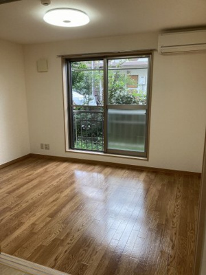 【洋室】 | アネックスシュウエイ | 西側洋室　約6帖