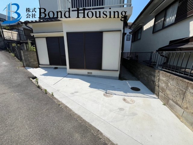 フルリフォ済み・JR朝霧駅徒歩１６分・朝霧東町　築４４年の駐車場