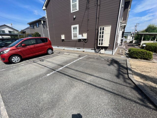 ル・クプル　プラースⅡの駐車場