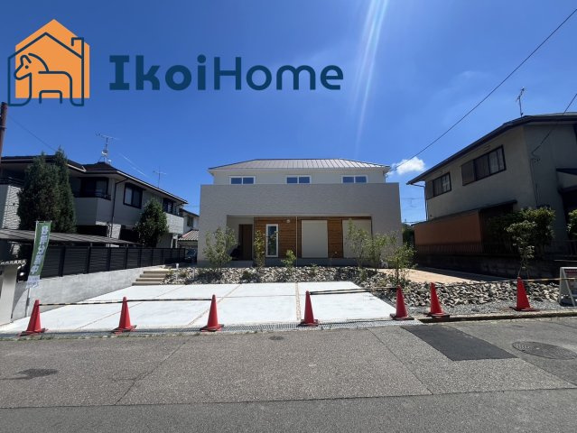 神戸市西区桜が丘3丁目　新築一戸建の周辺|前面道路は6M幅で広々しています。駐車がし易く、車の対面のすれ違いも楽にできます。