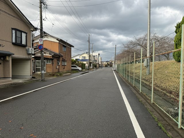 東区秋葉通三丁目　土地の前面道路含む現地写真