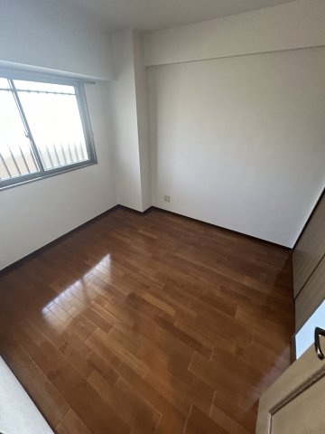 エポック三丁山の洋室