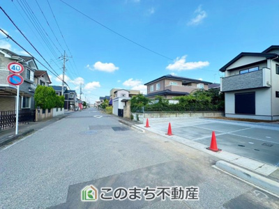 【前面道路含む現地写真】 | Erde宇都宮市今宮4期 | 前面道路は広々としてます！運転が苦手な方でもお車の出し入れ簡単で安心です☆
