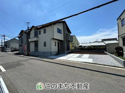 【前面道路含む現地写真】 | Erde小山市本郷町2期 | 前面道路は広々としてます！運転が苦手な方でもお車の出し入れ簡単で安心です☆
