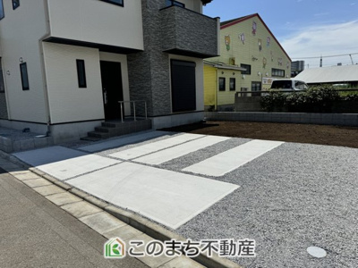 【駐車場】 | Erde小山市本郷町2期 | お車並列３台分ご用意しております♪
