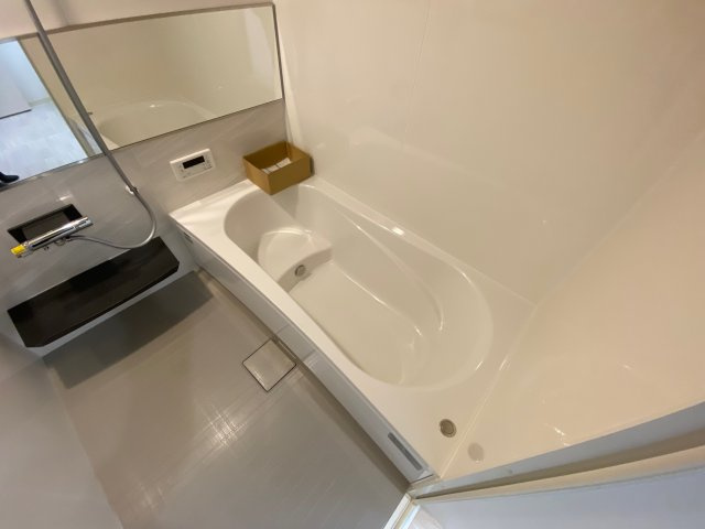 エフィー大阪狭山の浴室|同物件別部屋