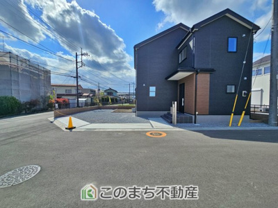 【駐車場】 | LiveleGarden.S宇都宮野沢町第6 | 2台並列駐車が可能です。
洗車も出来る余裕のあるスペースには、もちろん自転車の駐輪も可能！
夏にはビニールプールを広げて、お子様と楽しむのも良いですね♪