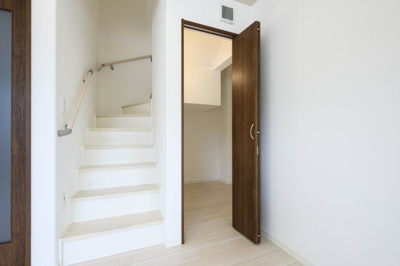 【その他共用部分】 | 大津市富士見台31　中古戸建 | 階段下収納