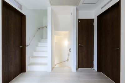 【その他共用部分】 | 大津市富士見台31　中古戸建 | 2階　階段