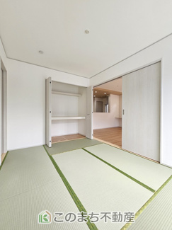 【和室】 | いろどりアイタウン宇都宮市細谷町23-P1 | お子様のお昼寝にも便利な和室です。大きな窓から暖かな日差しが差し込みます♪