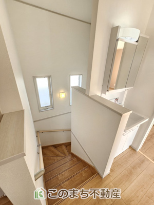 【内装】 | いろどりアイタウン宇都宮市細谷町23-P1 | 手すり付きで小さなお子様にも安心の階段スペースです☆