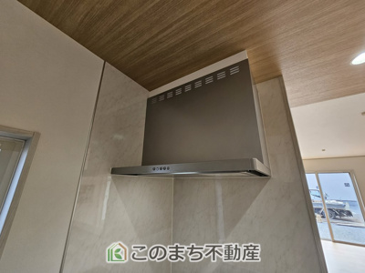 【キッチン】 | いろどりアイタウン宇都宮市細谷町23-P1 | お料理の匂いもスッキリ♪シンプルデザインで掃除も簡単‼