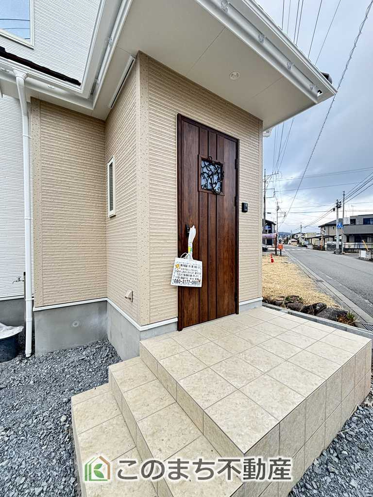 いろどりアイタウン日光市瀬尾22-ｐ2の玄関|広々とした玄関スペース♪たくさんの靴を収納できる下駄箱もございます。