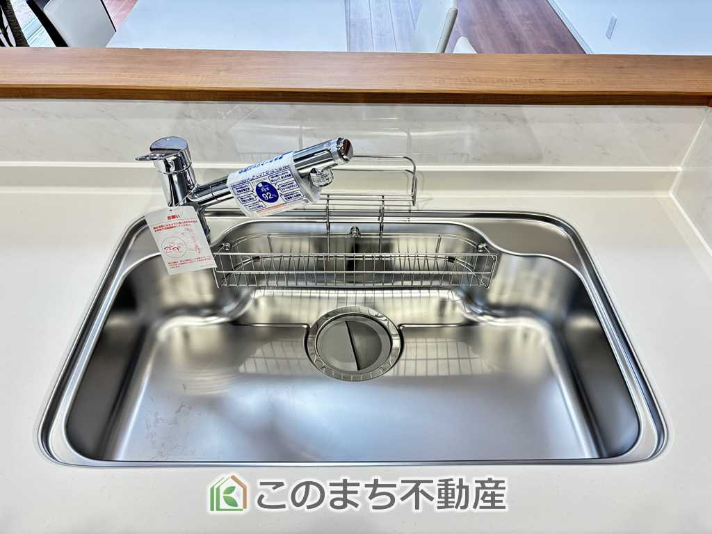 いろどりアイタウン日光市瀬尾22-ｐ2のキッチン|大きなシンクで洗い物もらくらくです。